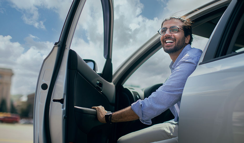 عميل في سيارته